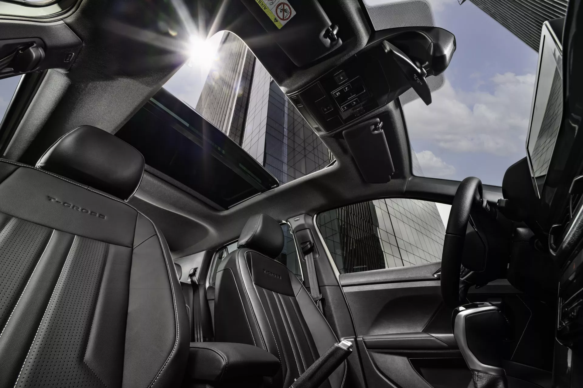 Archivo: t-cross-frontal-ciudad.webp - T-Cross frontal en ciudad